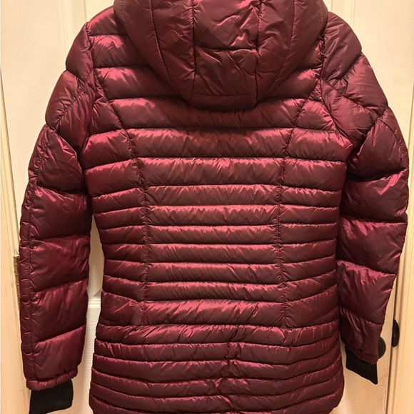 Canada Weather Gear Women’s Puffer Jacket Burgundy Hooded Lightweight Coat Sz S - Picture 9 of 13